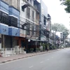 Đường phố thủ đô Vientiane vắng người sau lệnh phong tỏa của Chính phủ bắt đầu từ ngày 22/4. (Ảnh: Phạm Kiên/TTXVN)