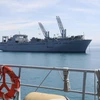 Tàu USNS Bob Hope của Mỹ thả neo ngoài khơi bờ biển Durres, Albania, ngày 26/4. (Nguồn: armytimes.com)