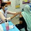 Nhân viên y tế tiêm vaccine ngừa COVID-19 cho người dân tại New Delhi, Ấn Độ ngày 15/5/2021. (Ảnh: THX/TTXVN)