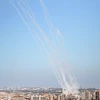 Rocket được phóng từ Dải Gaza xuống lãnh thổ Israel ngày 18/5/2021. (Ảnh: THX/TTXVN)