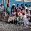 Người dân bị mất nhà cửa do núi lửa Nyiragongo phun trào, đợi nhận hàng cứu trợ tại Goma, CHDC Congo, ngày 26/5/2021. (Ảnh: AFP/TTXVN)