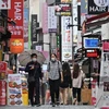 Phố mua sắm Myeongdong ở Seoul, Hàn Quốc. (Ảnh: AFP/TTXVN)