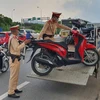 Đội CSGT 11 (Hà Nội) tạm giữ xe máy đi vào cao tốc Đại lộ Thăng Long. (Nguồn: atgt.vn)