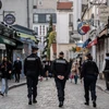 Cảnh sát Pháp tuần tra để nhắc nhở người dân tuân thủ các quy định nghiêm ngặt về phòng dịch COVID-19 tại Paris, ngày 14/11/2020. (Ảnh: AFP/TTXVN)