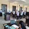 Bảy bị cáo nguyên là cán bộ quận Bình Thủy tại phiên xét xử sơ thẩm. (Nguồn: tuoitre.vn)