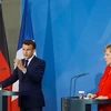 Tổng thống Pháp Emmanuel Macron (trái) và Thủ tướng Đức Angela Merkel tại cuộc họp báo ở Brussels, Bỉ ngày 18/6/2021. (Ảnh: AFP/TTXVN)