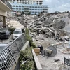Hiện trường vụ sập nhà tại Miami, bang Florida, Mỹ, ngày 24/6/2021. (Ảnh: THX/TTXVN)