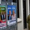Các ban vận động bầu cử cho khu vực miền bắc nước Pháp, với ứng cử viên địa phương Dietve Briois và Marine Le Pen, nhà lãnh đạo cực hữu Pháp, ở Henin-Beaumont. (Nguồn: AP)