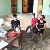 Ba người dân huyện Bố Trạch, Quảng Bình bị xử phạt 15 triệu đồng vì vi phạm các quy định trong phòng, chống dịch COVID-19. (Ảnh: TTXVN phát)
