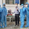 Sinh viên y khoa Đại học Y dược Thành phố Hồ Chí Minh tại một điểm lấy mẫu xét nghiệm ở phường Bình Trị Đông B, quận Bình Tân. (Ảnh: Hồng Giang/TTXVN)