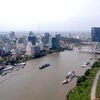 Khu trung tâm quận 1, TP Hồ Chí Minh bên bờ sông Sài Gòn. (Ảnh Thanh Vũ/TTXVN)