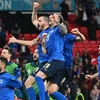 Các tuyển thủ Italy ăn mừng chiến thắng nghẹt thở trước Tây Ban Nha trong trận bán kết EURO 2020 trên sân Wembley (Anh) ngày 6/7/2021. (Ảnh: AFP/TTXVN)