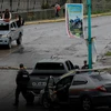 Lực lượng đặc nhiệm Venezuela tuần tra trên các đường phố của khu phố COTA 905 sau cuộc đối đầu vũ trang với các thành viên của băng nhóm tội phạm Koki ở Caracas ngày 9/7. (Nguồn: Ruters)