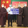 Ban trị sự Giáo hội Phật giáo Việt Nam thành phố Biên Hòa ủng hộ Quỹ vaccine phòng, chống dịch COVID-19. (Ảnh: TTXVN phát)
