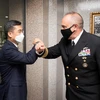 Bộ trưởng Quốc phòng Hàn Quốc Suh Wook (trái) chào đón Đô đốc Charles Richard, Tư lệnh Bộ Chỉ huy Chiến lược Mỹ, tại Seoul ngày 14 tháng 7 năm 2021. (Nguồn: Yonhap)