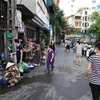 Các chợ cóc, chợ tạm như thế này tại địa bàn Hà Nội đã cơ bản dừng hoạt động từ ngày 25/7. (Nguồn: TTXVN)