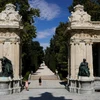 Công viên Retiro, ngay gần Paseo del Prado, là một trong những điểm thu hút khách du lịch nhất của thành phố Madrid . (Nguồn: Reuters)