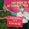 Mặt trận Tổ quốc Việt Nam tỉnh Đồng Tháp tiếp nhận ủng hộ Quỹ vaccine phòng, chống dịch COVID-19 từ các tổ chức, cá nhân. (Ảnh: Chương Đài/TTXVN)