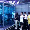 Khách hàng trẻ tuổi xếp hàng tham gia trò chơi Honor of Kings của Tencent tại cuộc thi thể thao điện tử Human PK AI ngày 9/7/2021 ở Thượng Hải, Trung Quốc. (Nguồn: Getty Images)
