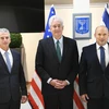 Thủ tướng Israel Naftali Bennett (phải) và Giám đốc CIA William Burns (giữa). (Ảnh: TTXVN phát)