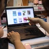 Học sinh, phụ huynh có nhu cầu mua SGK ở các cấp lớp có thể truy cập trang thương mại điện tử trực tuyến Nhà Sách Số https://nhasachso.nxbgd.vn của NXB Giáo dục Việt Nam. (Ảnh: Thanh Tùng/TTXVN)