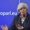 Bà Clara Ponsati, cựu quan chức phụ trách giáo dục của vùng Catalonia, phát biểu tại cuộc họp báo ở Brussels, Bỉ ngày 24/2/2021. (Ảnh: AFP/TTXVN)