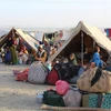 Người Afghanistan dựng lều tạm tại khu vực cửa khẩu Chaman, biên giới Pakistan-Afghanistan ngày 24/8/2021. (Ảnh: AFP/TTXVN)