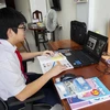 Học sinh lớp 9 và lớp 12 các trường THCS và THPT trên địa bàn tỉnh Kiên Giang trong buổi học đầu tiên năm học 2021-2022 bằng hình thực trực tuyến ngày 6/9. (Ảnh: Hồng Đạt/TTXVN)