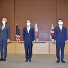 Đặc phái viên Takehiro Funakoshi (giữa) của Nhật Bản, Noh Kyu-duk (phải) của Hàn Quốc và Sung Kim của Mỹ tại cuộc đàm phán ba bên ở Tokyo, Nhật Bản, ngày 14/9/2021. (Ảnh: AFP/TTXVN)