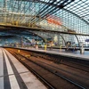 Cảnh vắng vẻ tại Nhà ga trung tâm Berlin, Đức, trong thời gian diễn ra cuộc đình công của lái tàu ngày 2/9/2021. (Ảnh: THX/TTXVN)