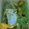 Ma túy tổng hợp được cất giấu trong thùng xốp đựng hoa quả. (Nguồn: thanhnien.vn)