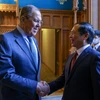 Bộ trưởng Ngoại giao Nga Sergei Lavrov đón Bộ trưởng Ngoại giao Bùi Thanh Sơn. (Ảnh: Trần Hiếu/TTXVN)