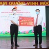 Tân cảng Sài Gòn ủng hộ 50 tỷ đồng cho Quỹ vaccine phòng COVID-19. (Ảnh: TTXVN phát)