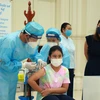 Tiêm vaccine ngừa COVID-19 tại Phnom Penh, Campuchia, ngày 17/9/2021. (Ảnh: THX/TTXVN)