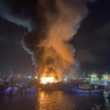 Bình Định: Hỏa hoạn thiêu rụi 5 tàu cá neo đậu tại cảng Quy Nhơn
