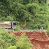 Vị trí Km 18+600 phần taluy âm tuyến ĐT 755B đoạn qua địa bàn xã Đăng Hà, huyện Bù Đăng, Bình Phước bị sạt lở ăn vào mép mặt đường gây nguy hiểm cho người và phương tiện tham gia giao thông. (Ảnh: Sỹ Tuyên/TTXVN)