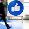 Biểu tượng "Like" tại trụ sở của Facebook ở bang California, Mỹ. (Ảnh: AFP/TTXVN)