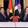 Hai Thủ tướng chứng kiến lễ ký văn kiện hợp tác giữa Việt Nam và Pháp