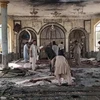 Hiện trường một vụ nổ tại một nhà thờ Hồi giáo ở Kunduz. (Ảnh: Abdullah Sahil/AP)