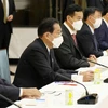 Thủ tướng Nhật Bản Fumio Kishida (thứ 2, trái) phát biểu tại cuộc họp về chính sách kinh tế ở Tokyo ngày 8/11/2021. (Ảnh: Kyodo/TTXVN)