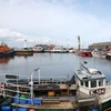 Tàu cá neo ở cảng Kirkwall thuộc Orkney, Anh ngày 6/9/2021. (Ảnh: AFP/TTXVN)