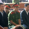 Bị cáo Phan Sào Nam (trái) và Nguyễn Văn Dương (phải) tại phiên xét xử chiều 21/11/2018. (Ảnh: Trung Kiên/TTXVN)