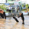 Du khách tham gia các trò chơi tại Khu du lịch sinh thái nông nghiệp Tiên Định, xã Phú Thuận A, huyện Hồng Ngự. (Ảnh: Chương Đài/TTXVN)