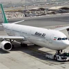 Máy bay của hãng hàng không Iran Mahan Air tại sân bay quốc tế Dubai, UAE. (Ảnh: AFP/TTXVN)