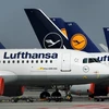 Máy bay của Hãng hàng không Lufthansa tại sân bay Munich, Đức. (Ảnh: AFP/TTXVN)