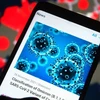  Thông báo của Tổ chức Y tế Thế giới về biến thể Omicron, trên một màn hình điện thoại thông minh. (Ảnh: Getty Images/TTXVN)