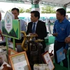 Các gian hàng trưng bày giới thiệu sản phẩm khởi nghiệp tại Ngày hội khởi nghiệp sáng tạo tỉnh Quảng Nam lần thứ II. (Ảnh: Trần Tĩnh/TTXVN)