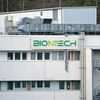 Logo Công ty dược BioNTech của Đức tại một tòa nhà. (Ảnh: The Straits Times/TTXVN)