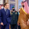 Thái tử Saudi Arabia Mohammed bin Salman tiếp Tổng thống Pháp Emmanuel Macron tại Jeddah, Saudi Arabia ngày 4/12. (Nguồn: Reuters)