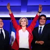 Bà Valerie Pecresse (giữa) sau khi được bầu ứng cử viên tổng thống của Đảng Những người Cộng hòa (LR) tại Paris, Pháp, ngày 4/12/2021. (Ảnh: AFP/TTXVN)